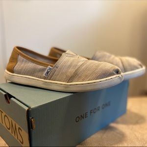 TOMS youth classics